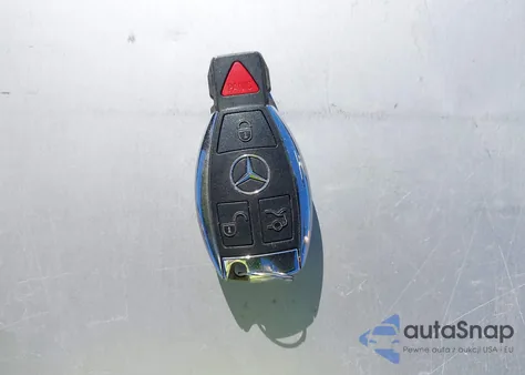 2018 Mercedes-Benz C 300 z USA, uszkodzony, nr VIN 55SWF4JB1JU254995